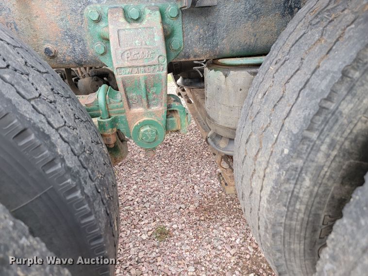 image for item JW9633 1995 Peterbilt 379  semi truck