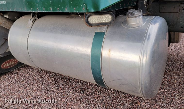 image for item JW9633 1995 Peterbilt 379  semi truck