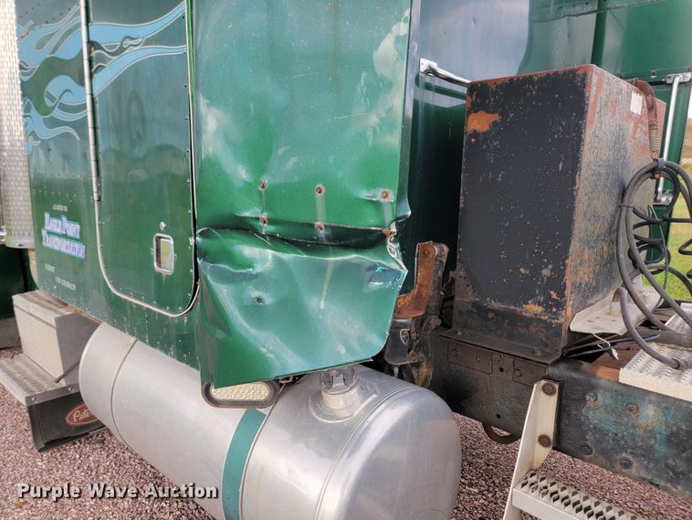 image for item JW9633 1995 Peterbilt 379  semi truck