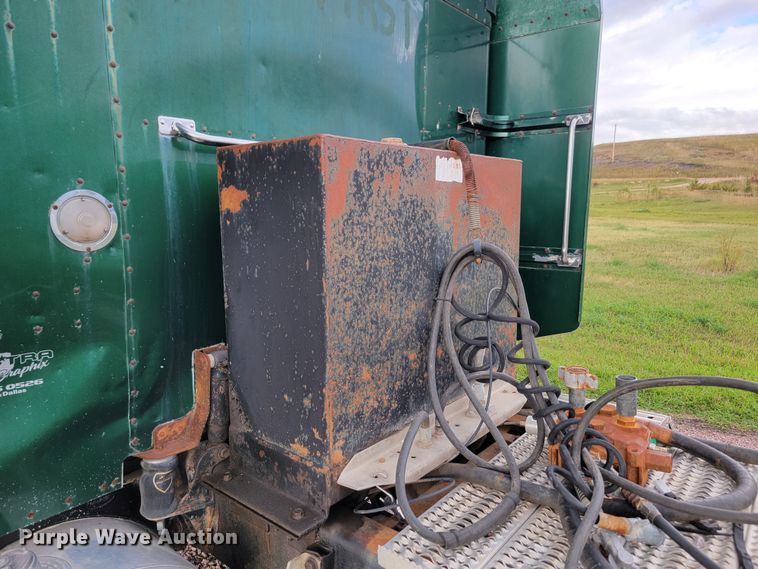 image for item JW9633 1995 Peterbilt 379  semi truck