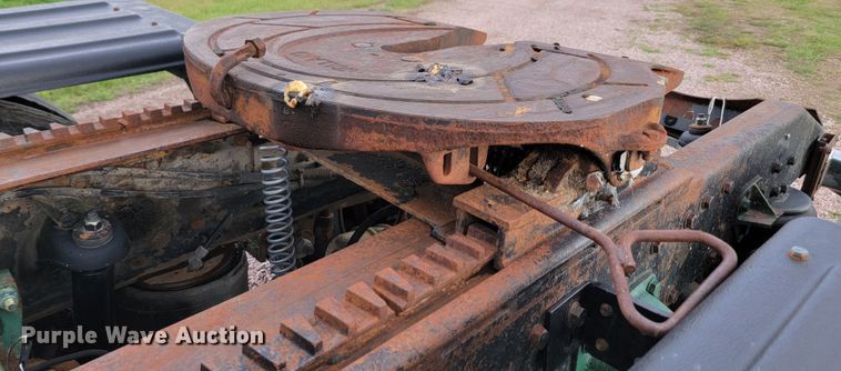 image for item JW9633 1995 Peterbilt 379  semi truck