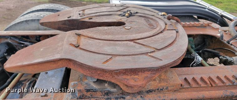 image for item JW9633 1995 Peterbilt 379  semi truck