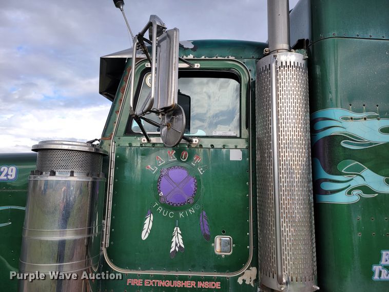 image for item JW9633 1995 Peterbilt 379  semi truck