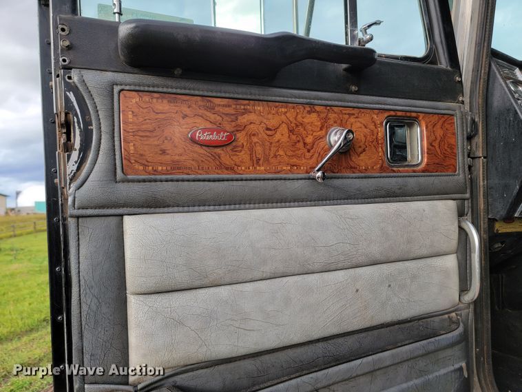 image for item JW9633 1995 Peterbilt 379  semi truck