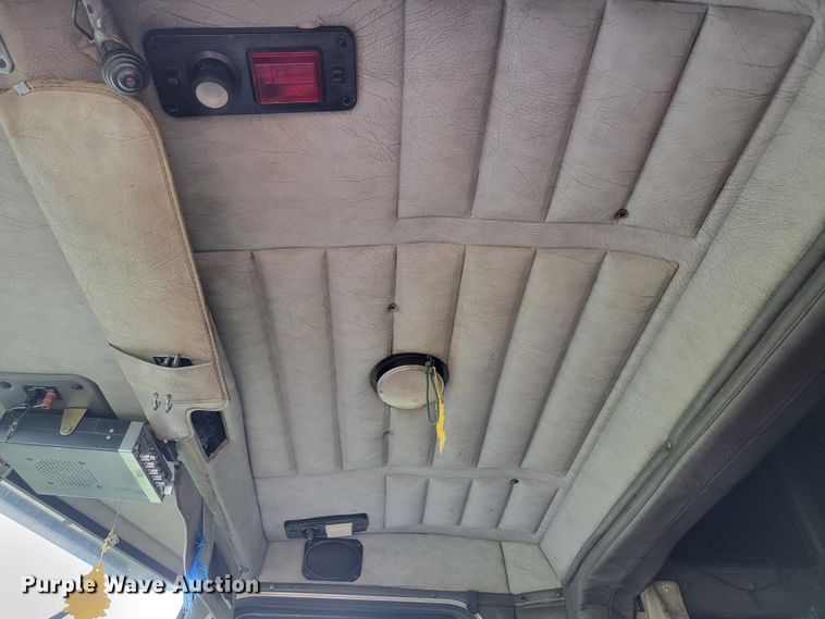 image for item JW9633 1995 Peterbilt 379  semi truck