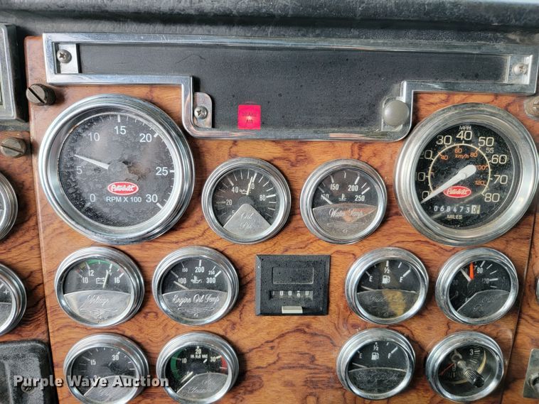 image for item JW9633 1995 Peterbilt 379  semi truck