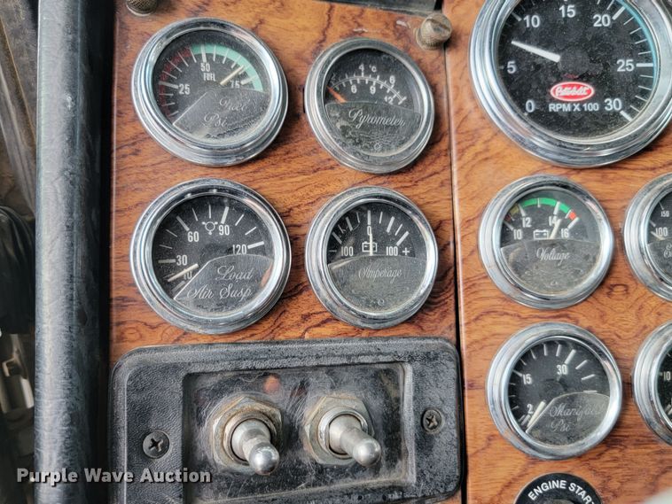 image for item JW9633 1995 Peterbilt 379  semi truck