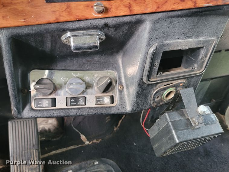 image for item JW9633 1995 Peterbilt 379  semi truck