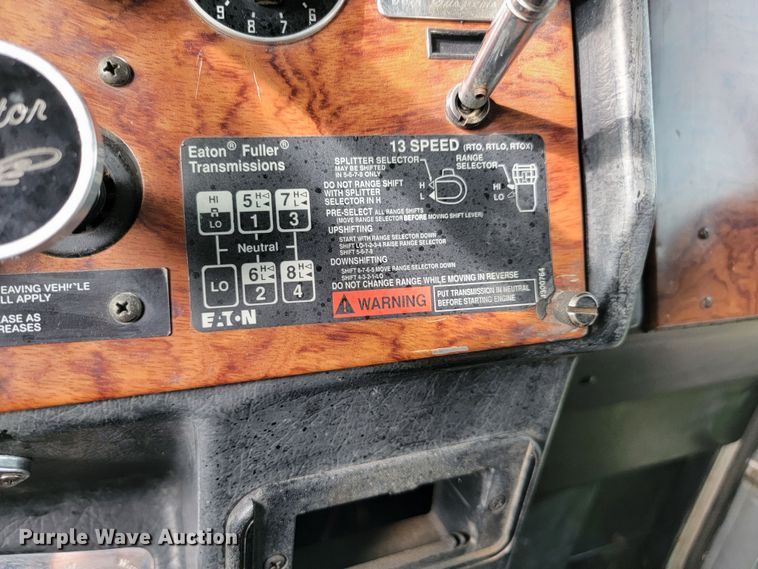 image for item JW9633 1995 Peterbilt 379  semi truck