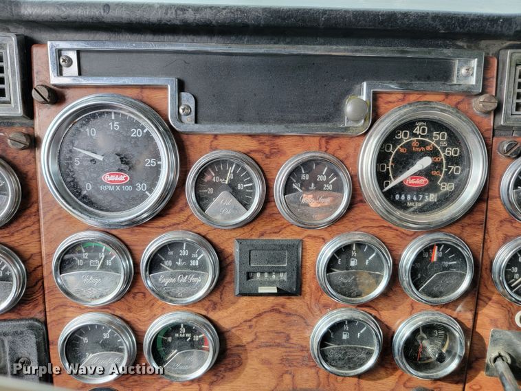 image for item JW9633 1995 Peterbilt 379  semi truck