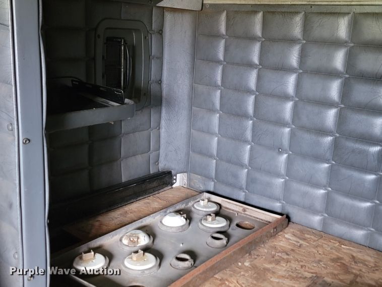 image for item JW9633 1995 Peterbilt 379  semi truck