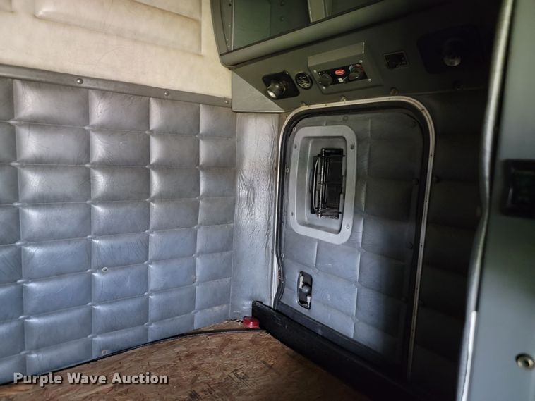 image for item JW9633 1995 Peterbilt 379  semi truck