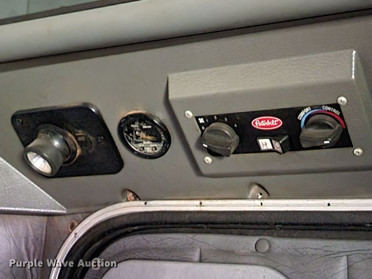 image for item JW9633 1995 Peterbilt 379  semi truck