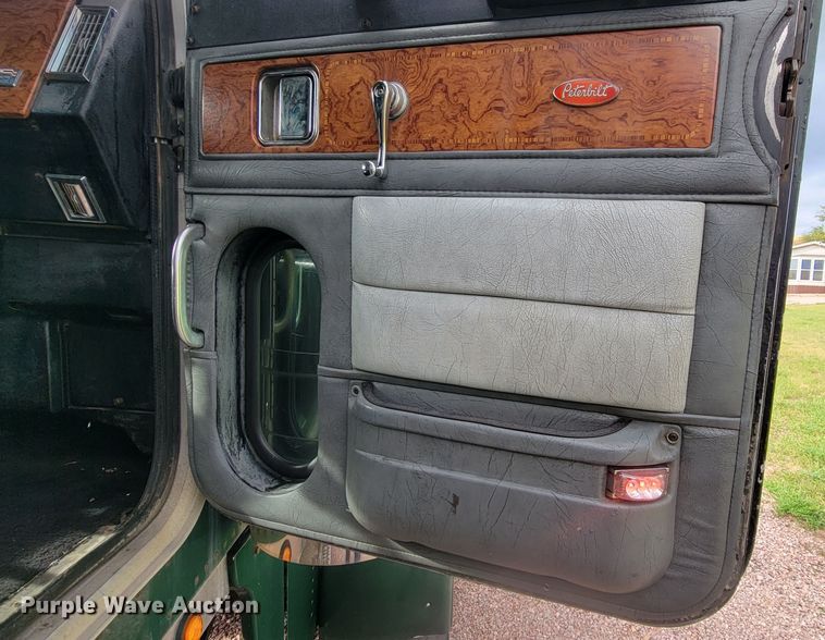 image for item JW9633 1995 Peterbilt 379  semi truck