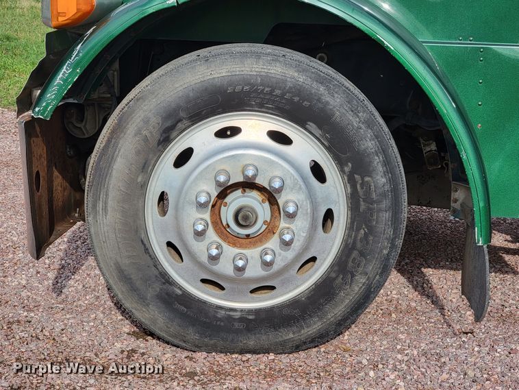 image for item JW9633 1995 Peterbilt 379  semi truck