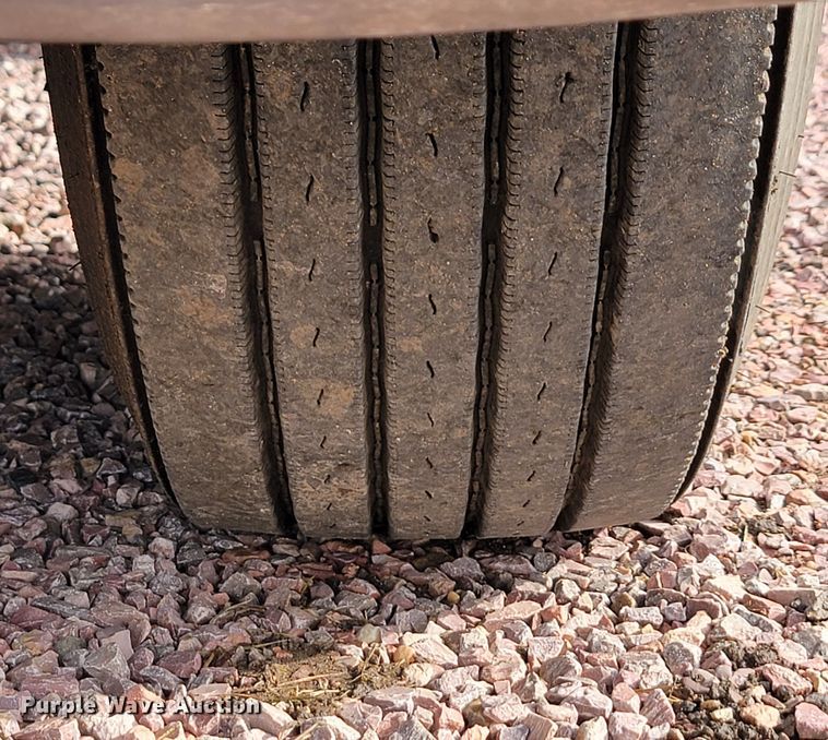 image for item JW9633 1995 Peterbilt 379  semi truck