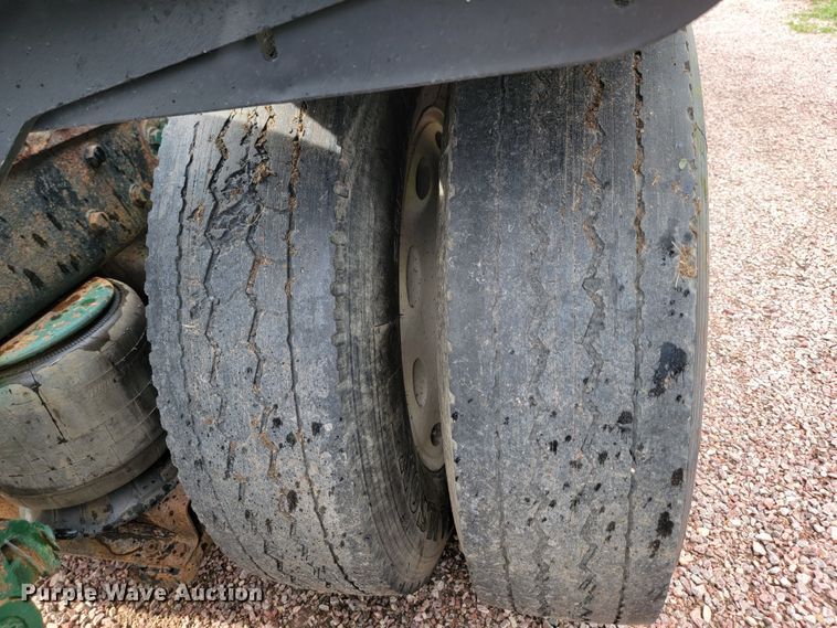 image for item JW9633 1995 Peterbilt 379  semi truck