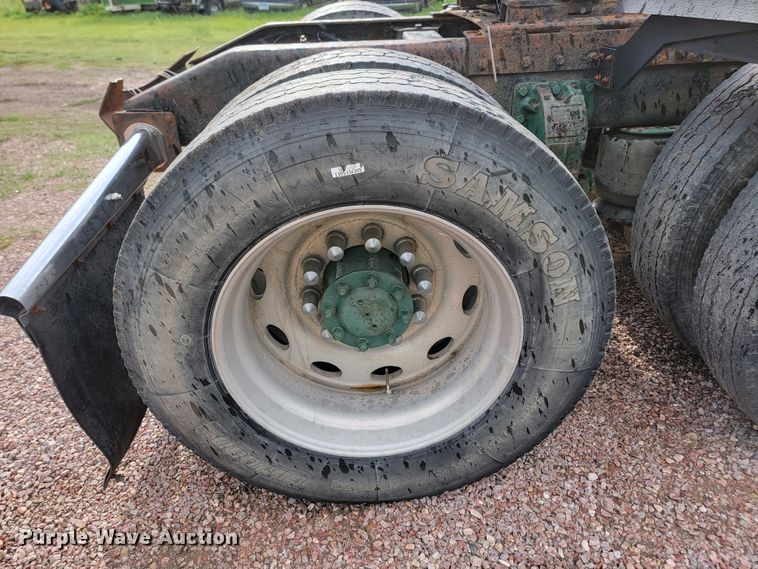 image for item JW9633 1995 Peterbilt 379  semi truck