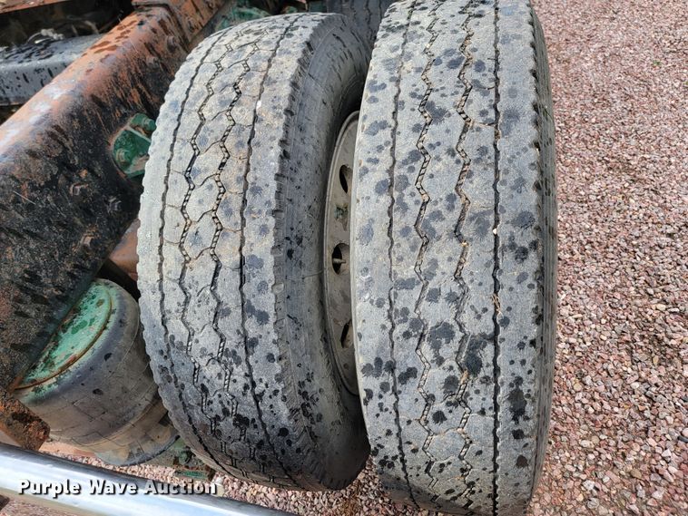 image for item JW9633 1995 Peterbilt 379  semi truck