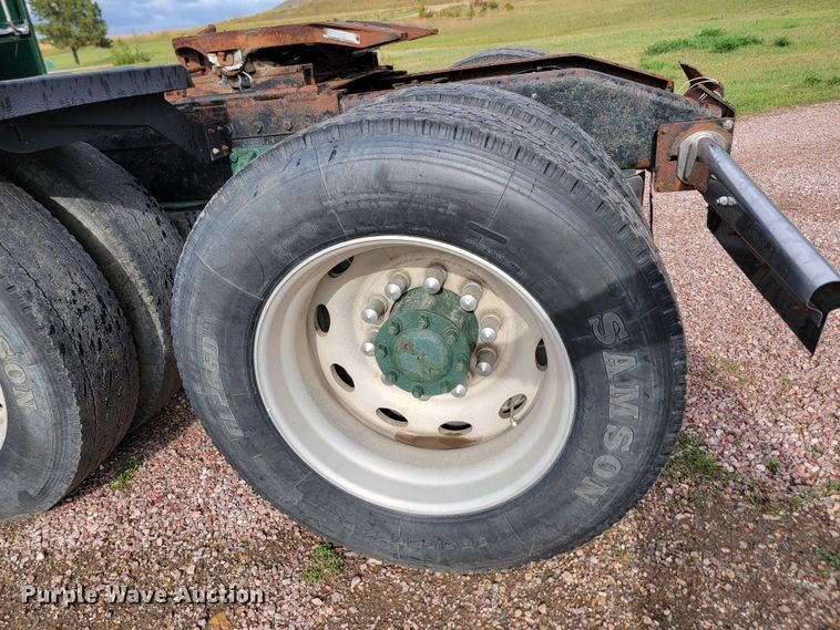 image for item JW9633 1995 Peterbilt 379  semi truck