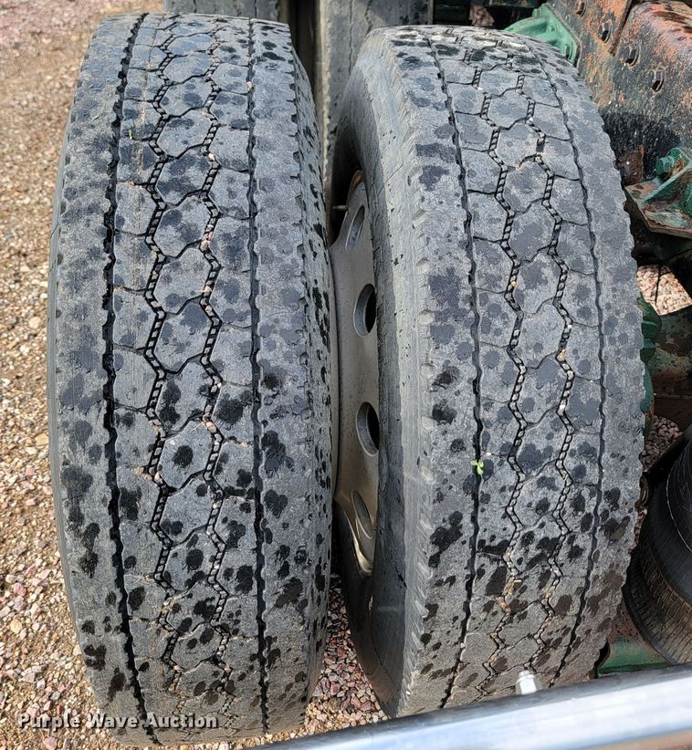 image for item JW9633 1995 Peterbilt 379  semi truck