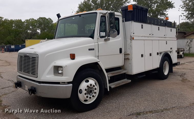 image for item KD9198 2000 Freightliner FL70  utility / service truck