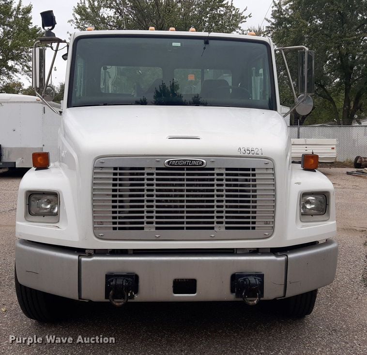 image for item KD9198 2000 Freightliner FL70  utility / service truck