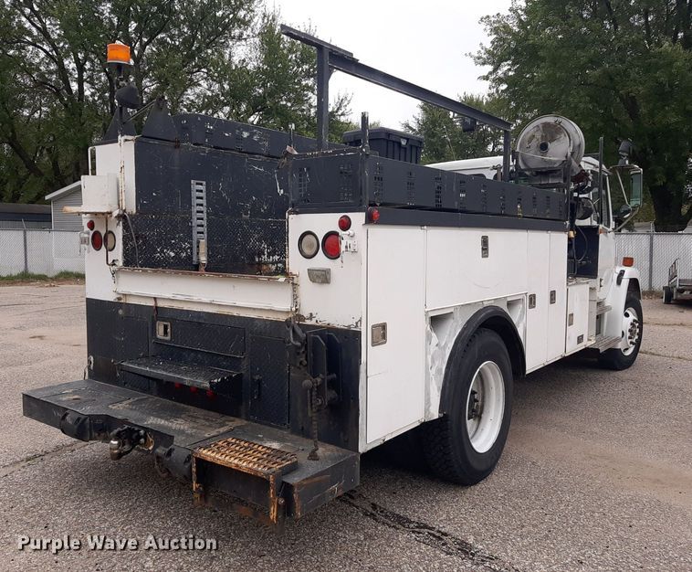 image for item KD9198 2000 Freightliner FL70  utility / service truck