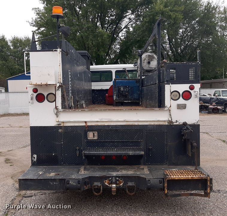 image for item KD9198 2000 Freightliner FL70  utility / service truck