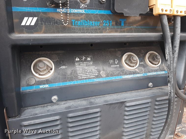 image for item KD9198 2000 Freightliner FL70  utility / service truck