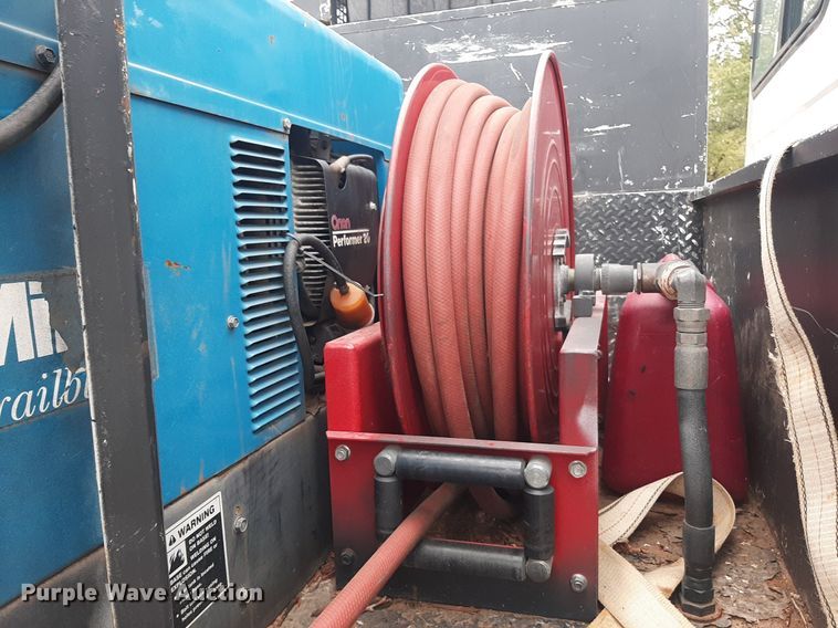 image for item KD9198 2000 Freightliner FL70  utility / service truck