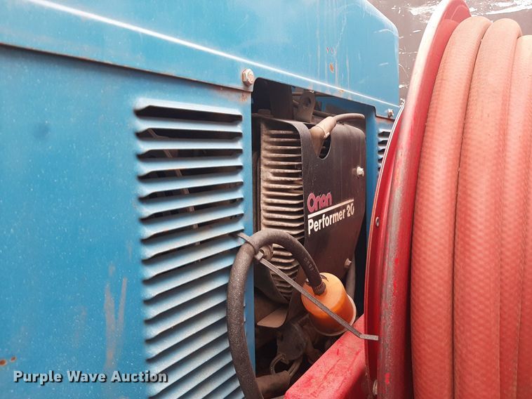 image for item KD9198 2000 Freightliner FL70  utility / service truck