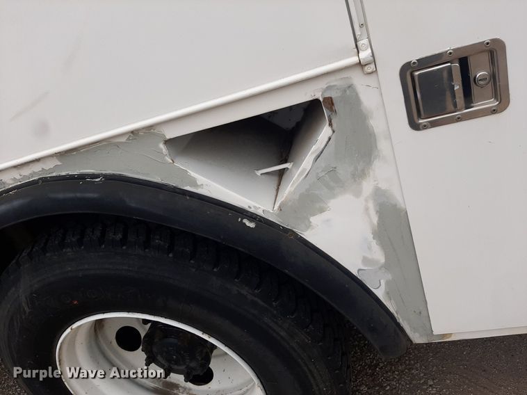 image for item KD9198 2000 Freightliner FL70  utility / service truck