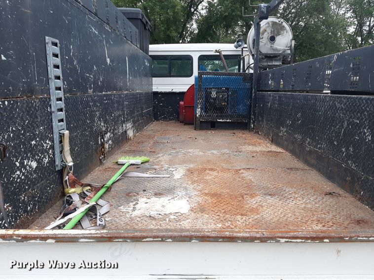 image for item KD9198 2000 Freightliner FL70  utility / service truck