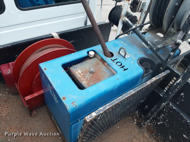 image for item KD9198 2000 Freightliner FL70  utility / service truck