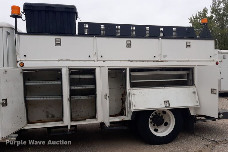 image for item KD9198 2000 Freightliner FL70  utility / service truck