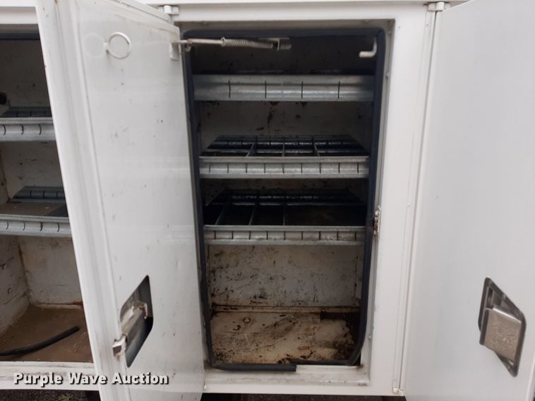 image for item KD9198 2000 Freightliner FL70  utility / service truck