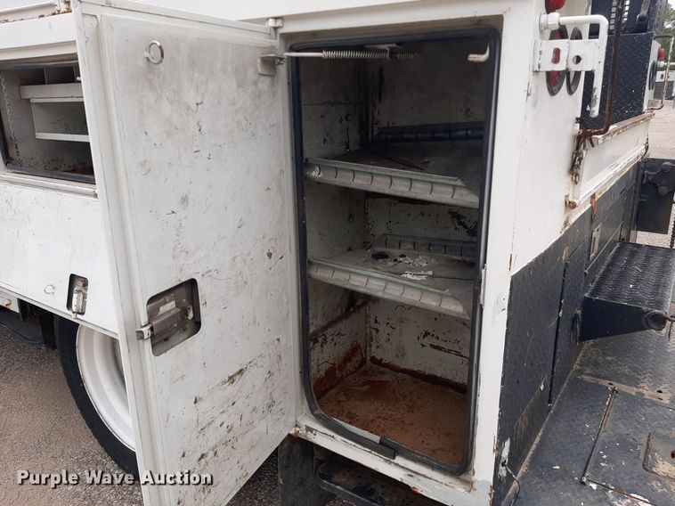 image for item KD9198 2000 Freightliner FL70  utility / service truck