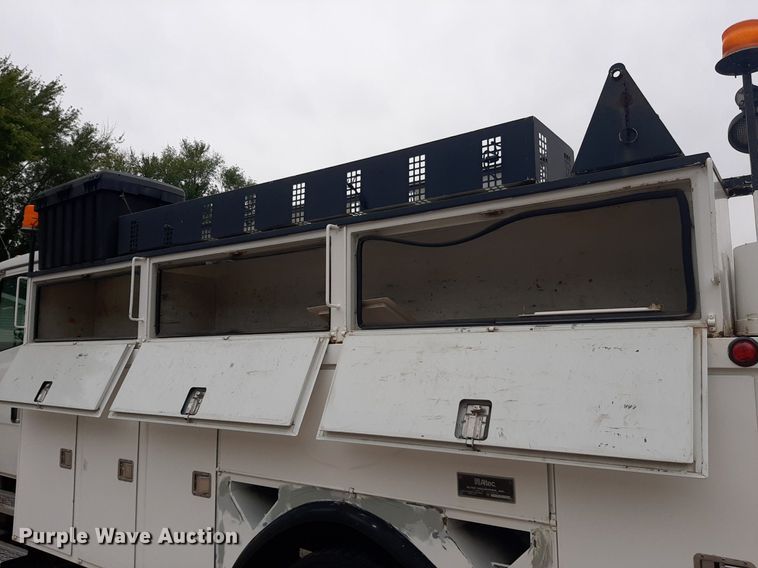 image for item KD9198 2000 Freightliner FL70  utility / service truck