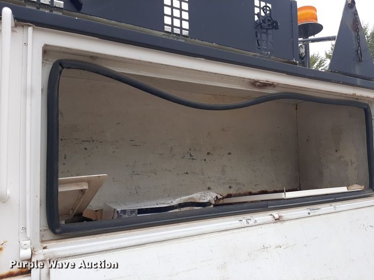 image for item KD9198 2000 Freightliner FL70  utility / service truck