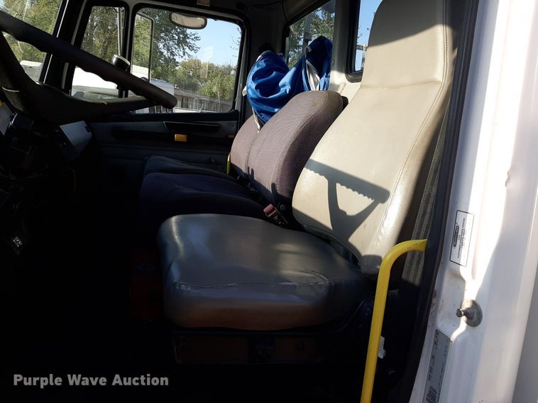 image for item KD9198 2000 Freightliner FL70  utility / service truck