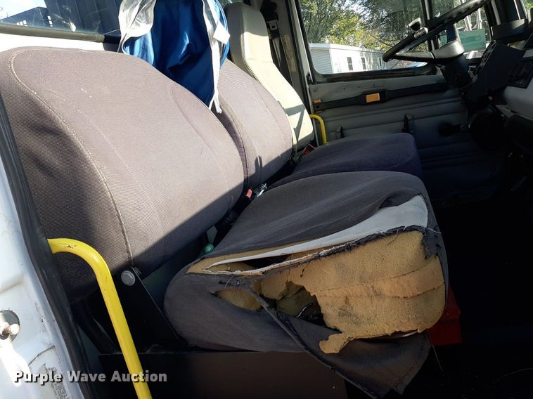 image for item KD9198 2000 Freightliner FL70  utility / service truck