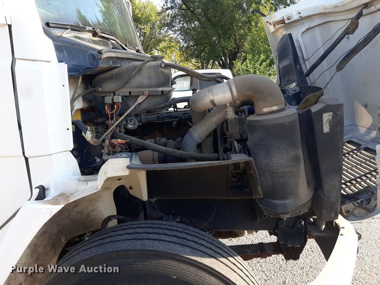 image for item KD9198 2000 Freightliner FL70  utility / service truck