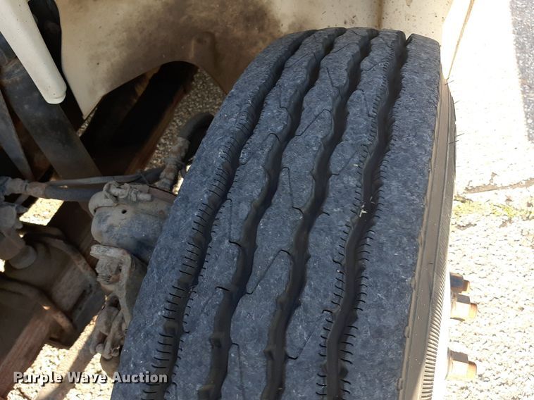 image for item KD9198 2000 Freightliner FL70  utility / service truck