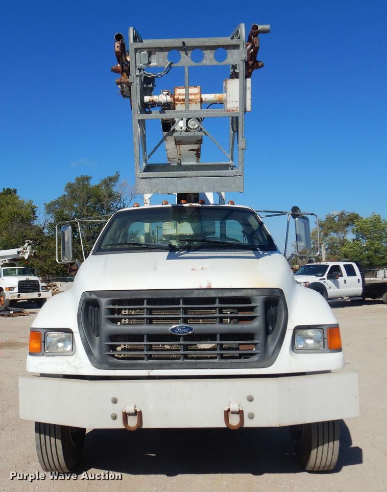 image for item KD9217 2000 Ford F650  bucket truck