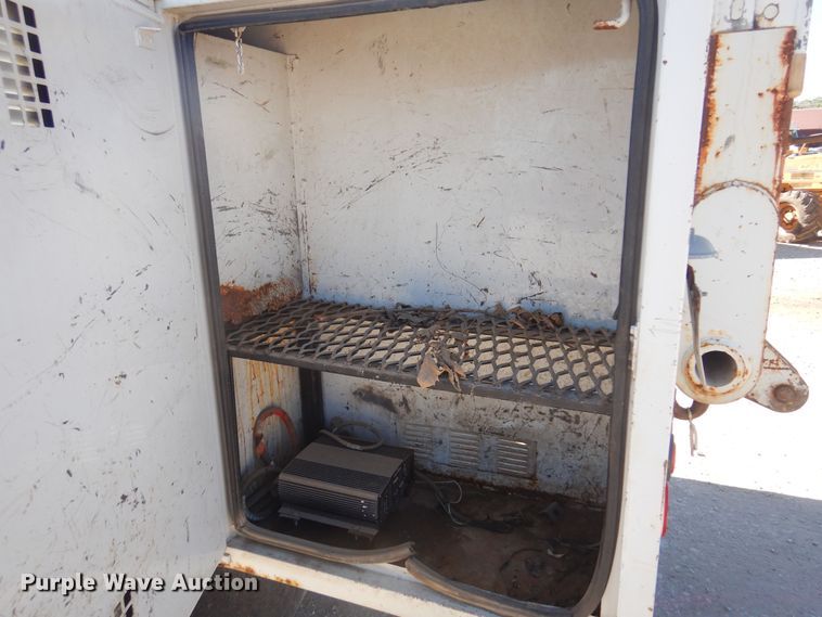 image for item KD9217 2000 Ford F650  bucket truck