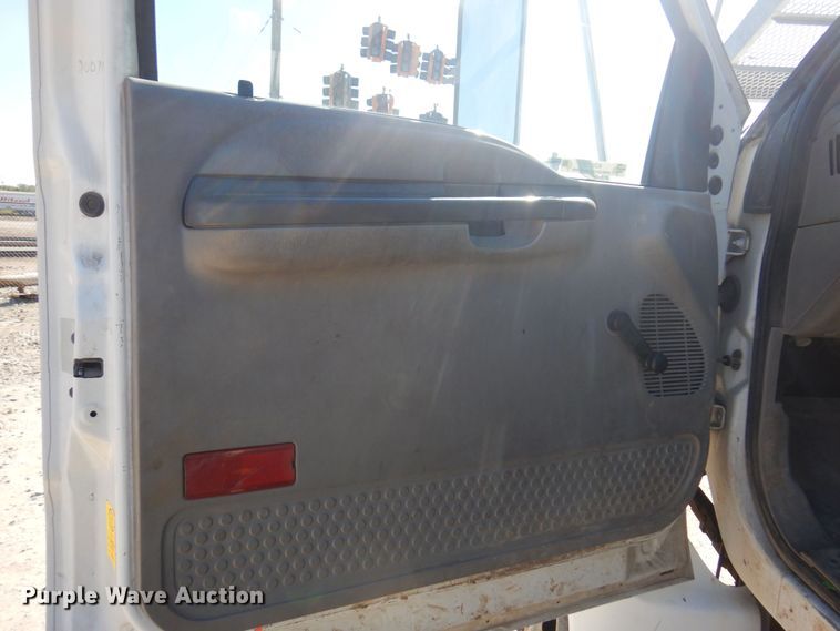 image for item KD9217 2000 Ford F650  bucket truck