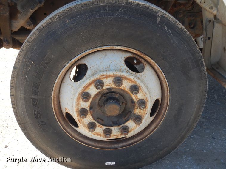 image for item KD9217 2000 Ford F650  bucket truck