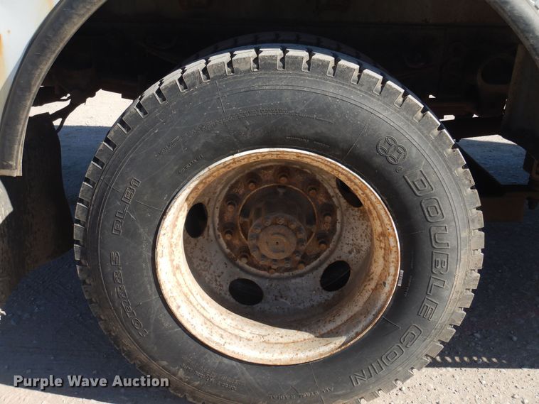 image for item KD9217 2000 Ford F650  bucket truck