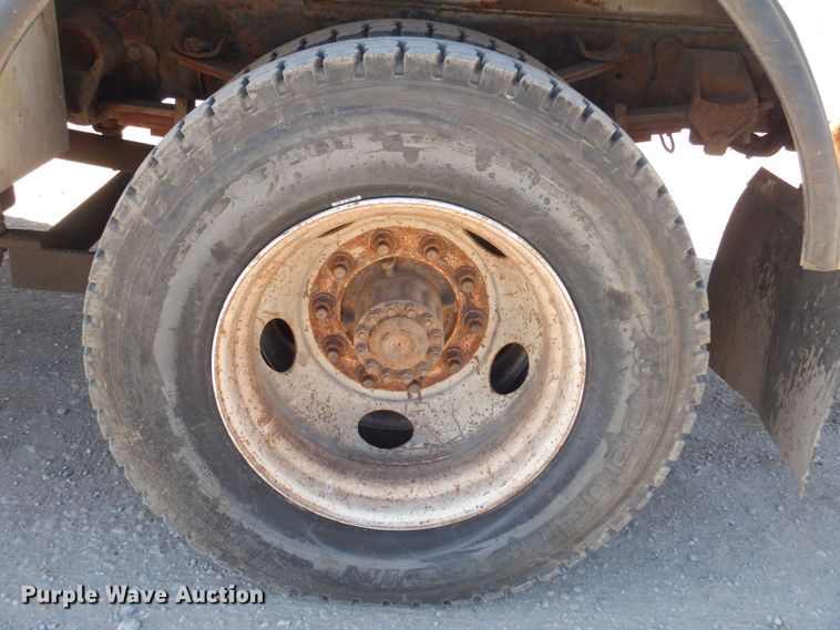 image for item KD9217 2000 Ford F650  bucket truck